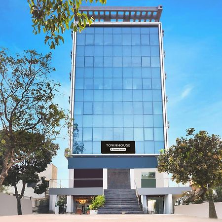 Super Townhouse Lohegaon Near Pune Airport Formerly Landmark Regency Lohogaon Exterior foto