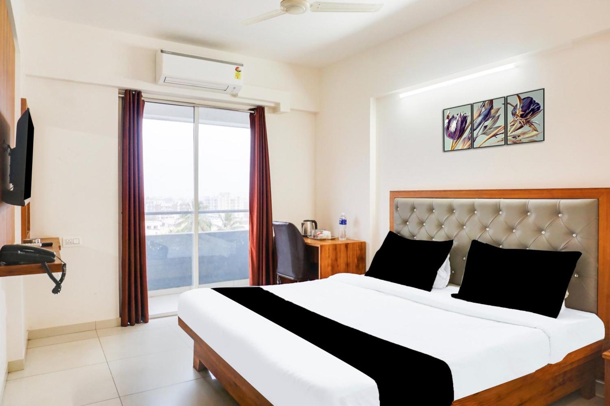 Super Townhouse Lohegaon Near Pune Airport Formerly Landmark Regency Lohogaon Exterior foto
