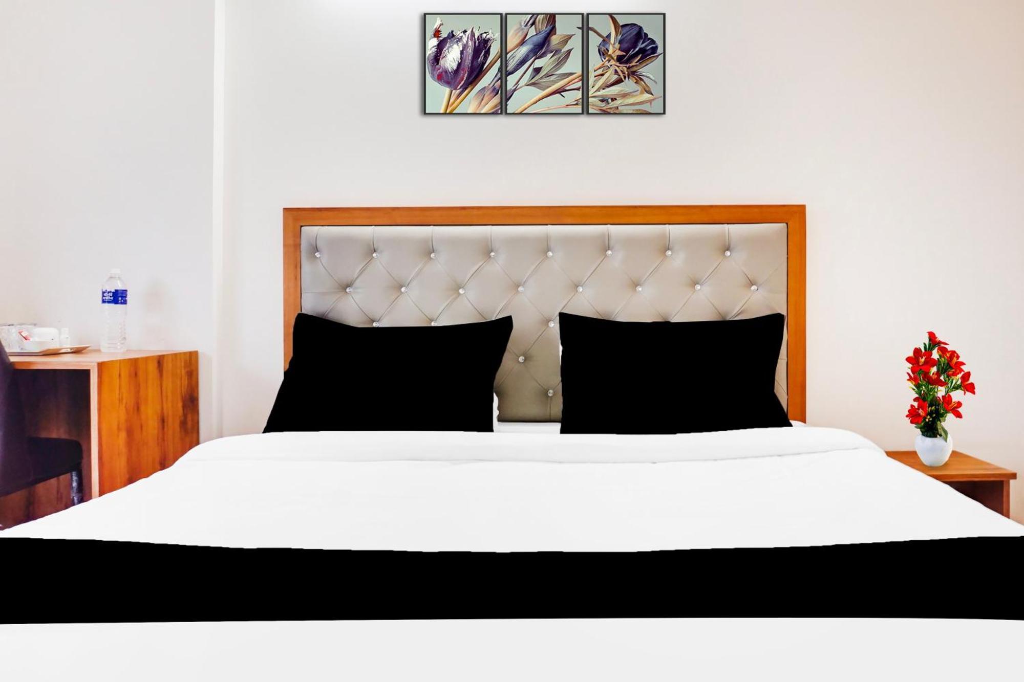 Super Townhouse Lohegaon Near Pune Airport Formerly Landmark Regency Lohogaon Exterior foto