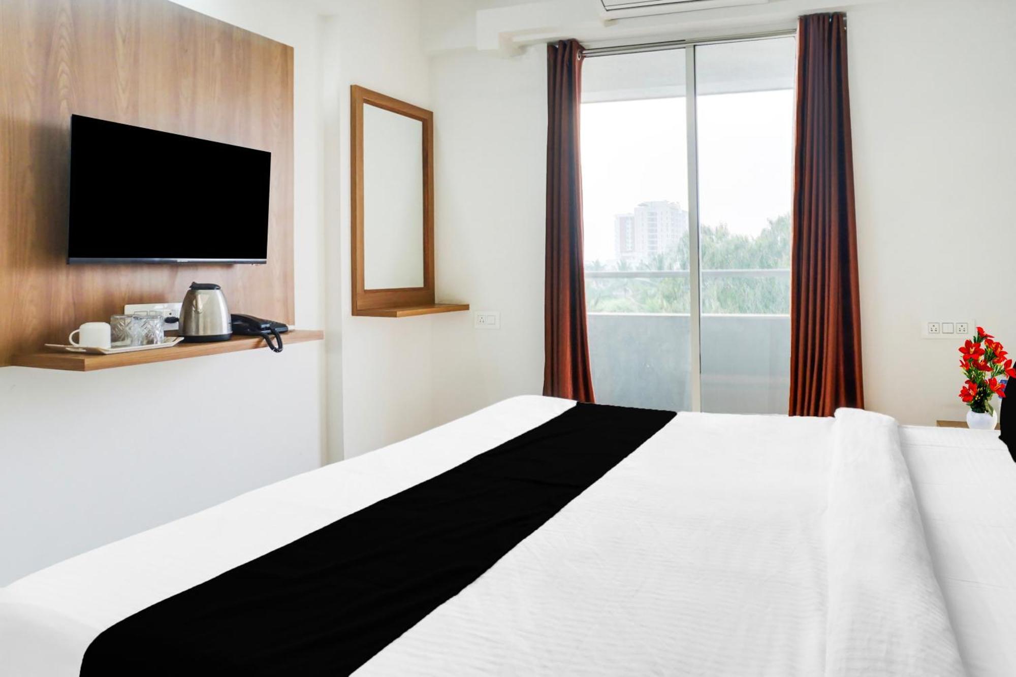 Super Townhouse Lohegaon Near Pune Airport Formerly Landmark Regency Lohogaon Exterior foto